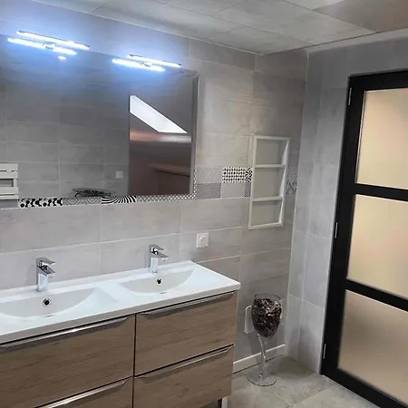 Bel Appartement, Deux Chambres, Deux Salles De Bain * Vinassan